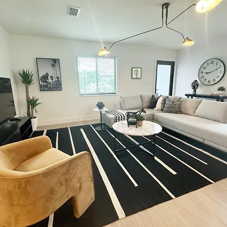 Stylish Wynwood Retreat Near Art District Apartment
